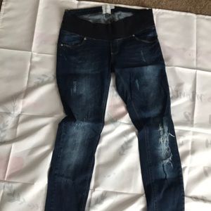 Distressed maternity jeans